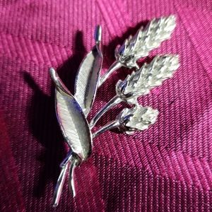 Vintage wheat brooch ivory white enamel paint silver tone
